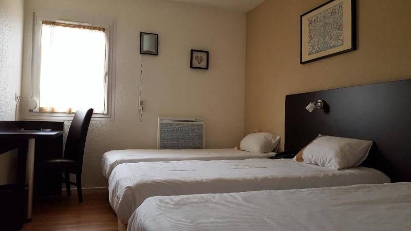 Standard Triple Room image 3