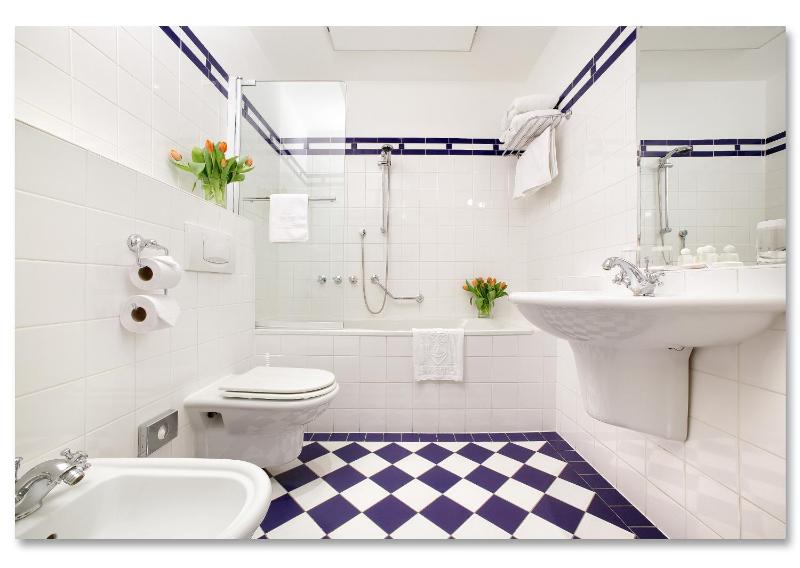 Double or Twin Room with Extra Bed image 4