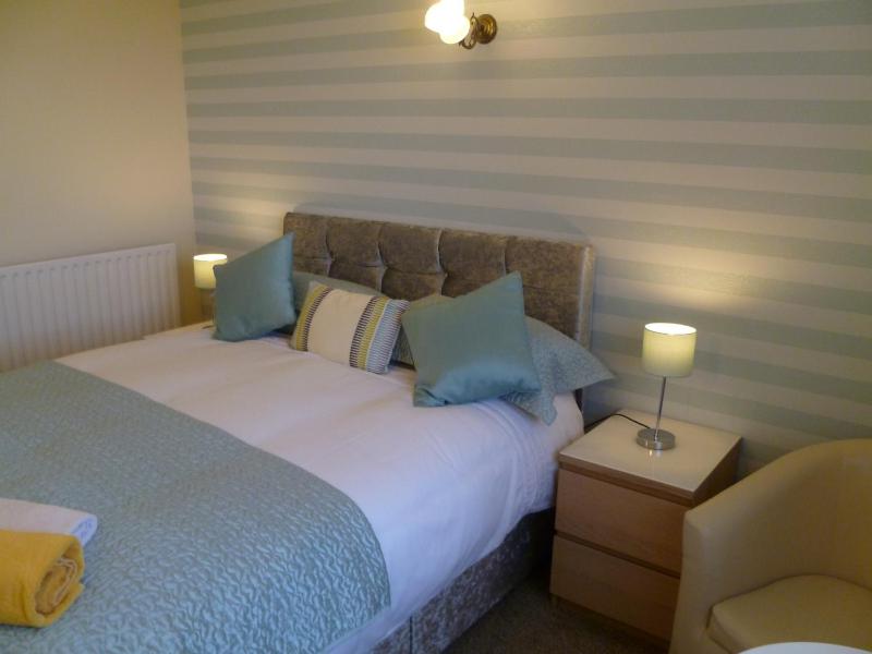 Standard King Room image 3