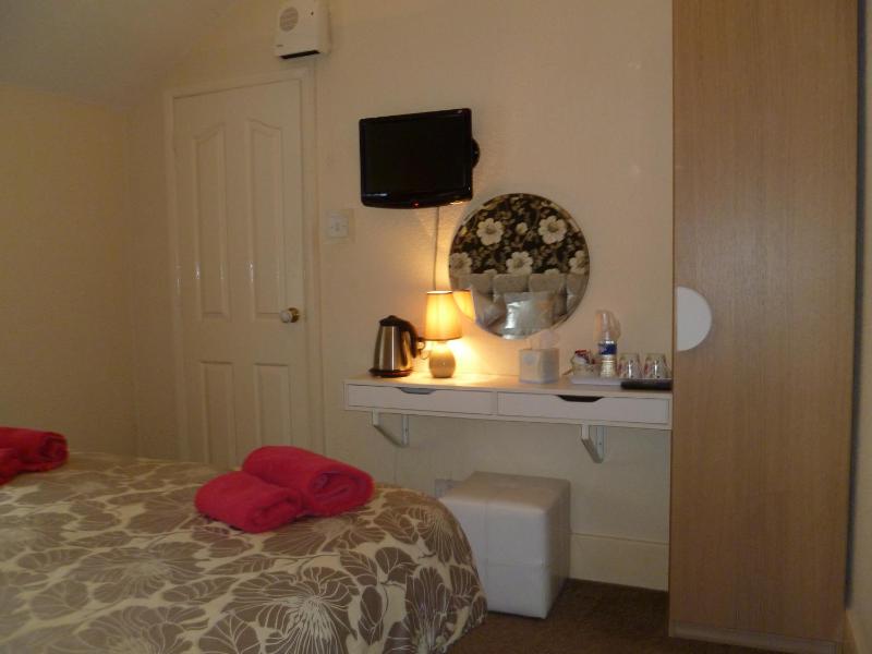 Double Room image 4