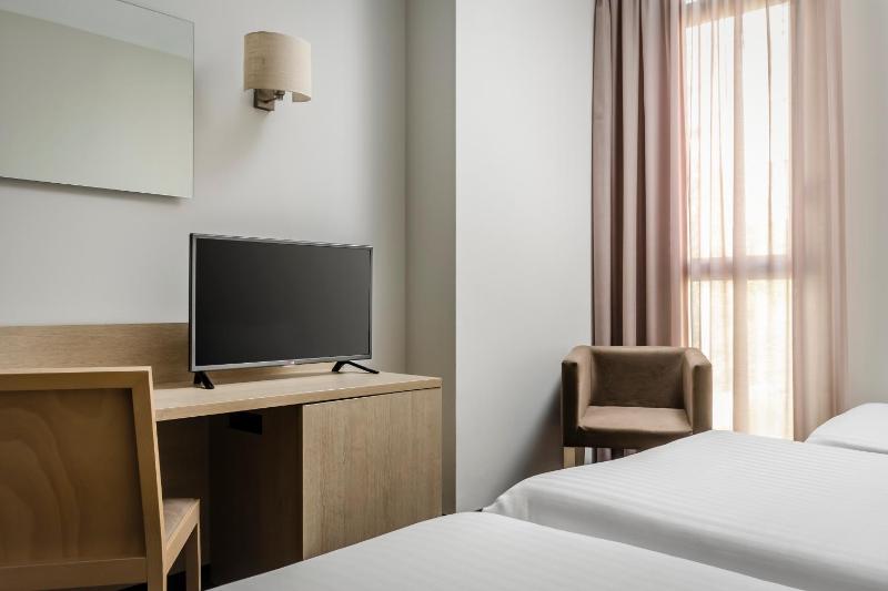 Double Room with Extra Bed image 3