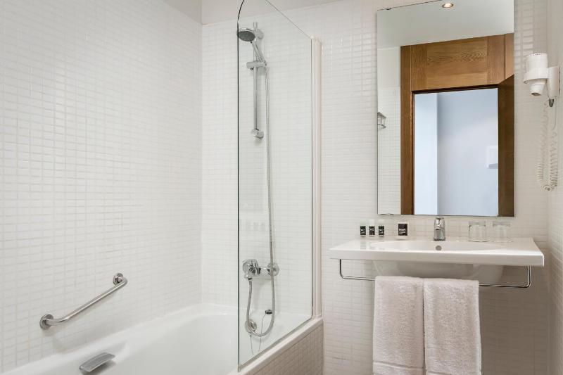 Double or Twin Room image 2