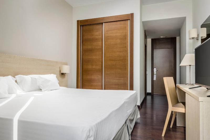 Double or Twin Room image 3