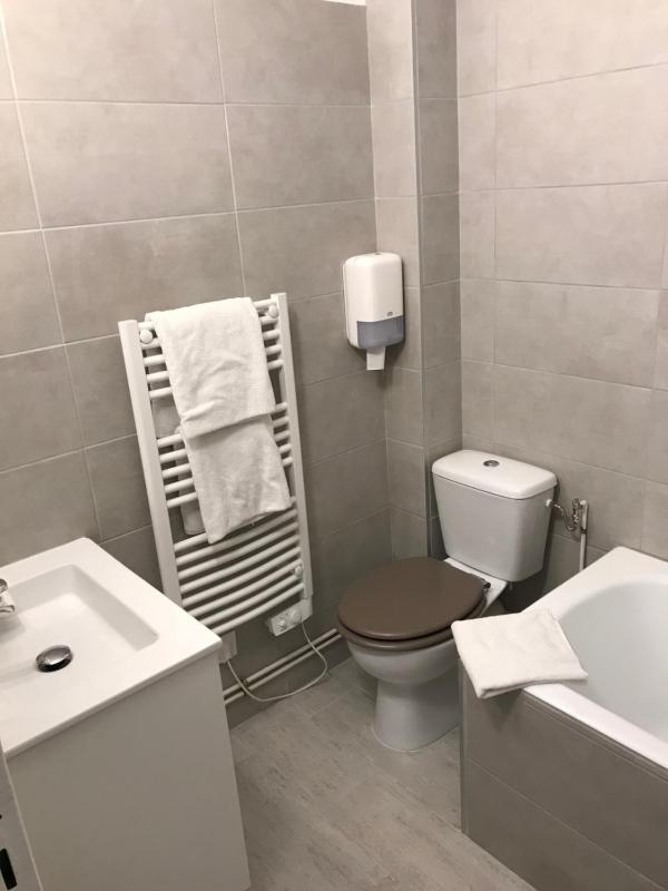 Twin Room image 3