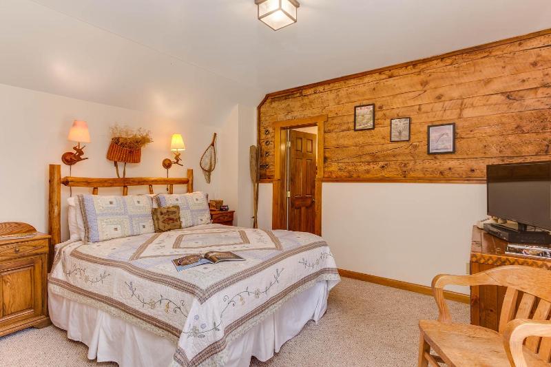Queen Room image 1