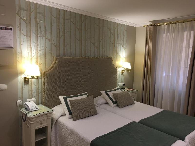 Twin Room image 1