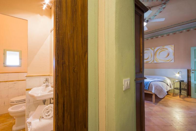 Large Double or Twin Room image 3