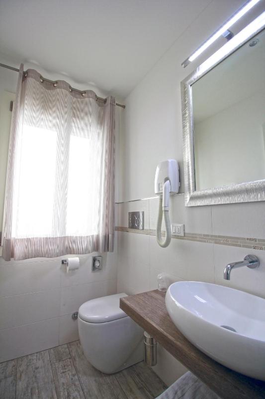 Double or Twin Room with Sea View image 3