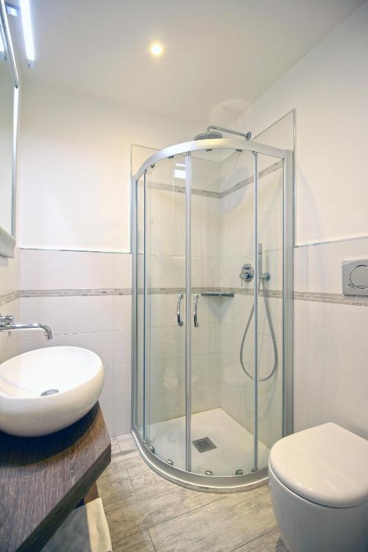 Double or Twin Room with Garden View image 3