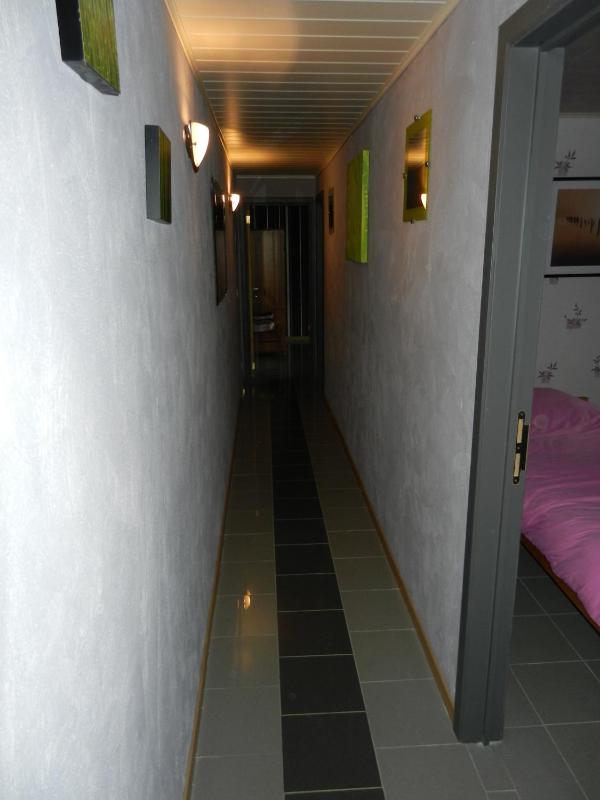 Three-Bedroom House with Private Bathroom image 4