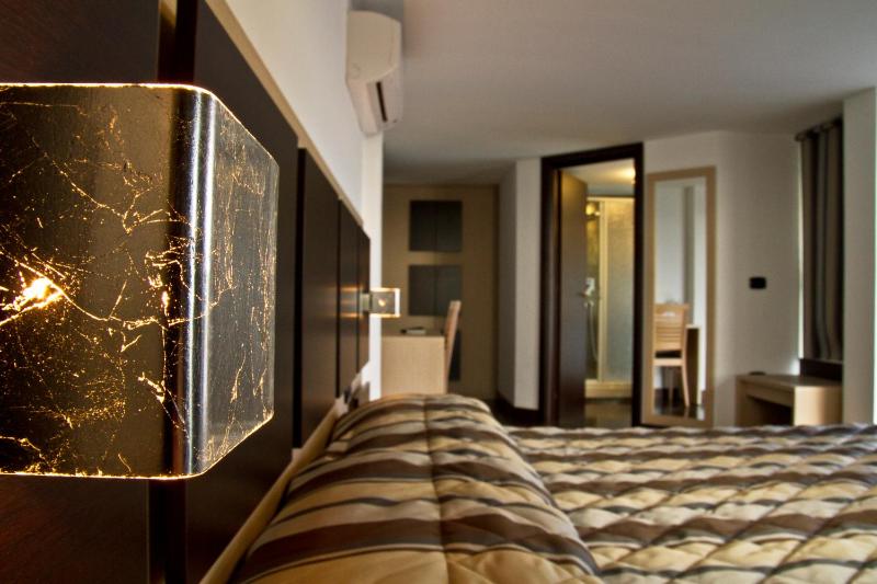 Superior Double Room with Sea View and Terrace image 3
