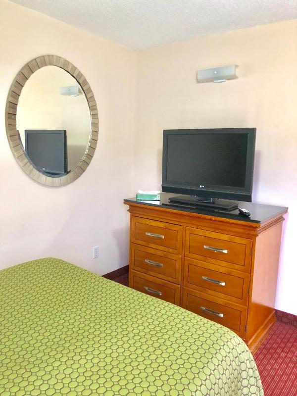 Two Room Suite with Queen bed and Sofa Bed image 3