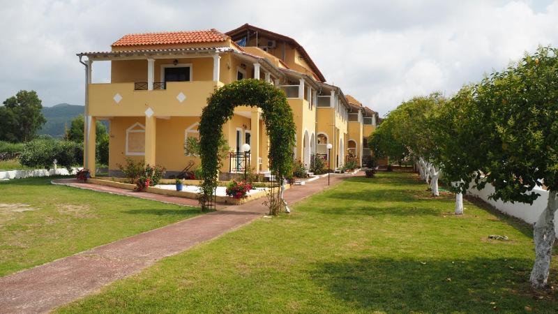 Deluxe Double Room with Balcony image 2