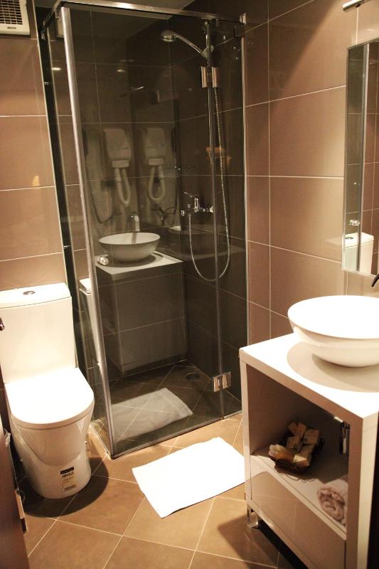 Double Room image 4