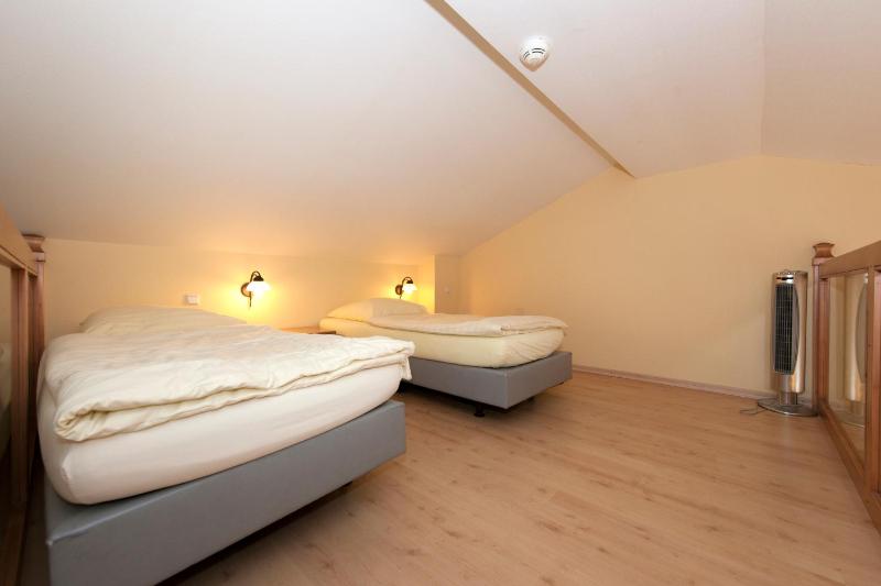 Quadruple Room with Balcony image 4