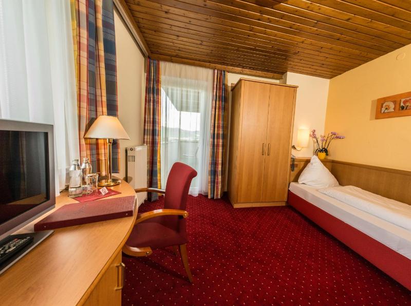 Single Room with Lake View image 3