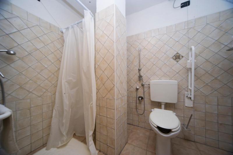 One-Bedroom Apartment image 2