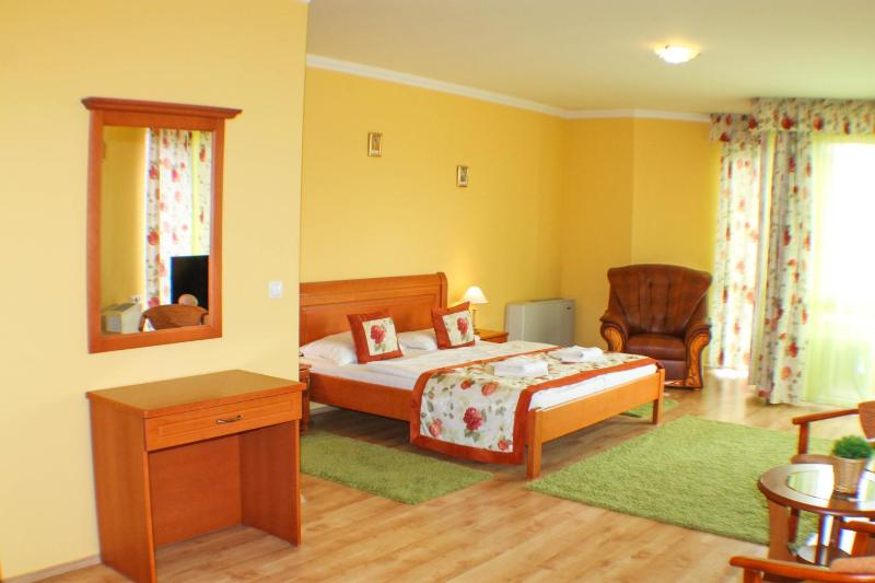 Apartment (4 Adults) image 1