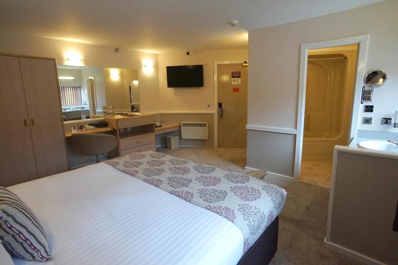 Standard Deluxe Room image 3