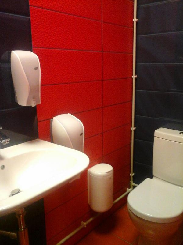 Economy Twin Room with Shared Bathroom image 2