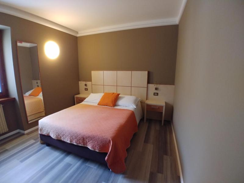 Economy Double Room image 3