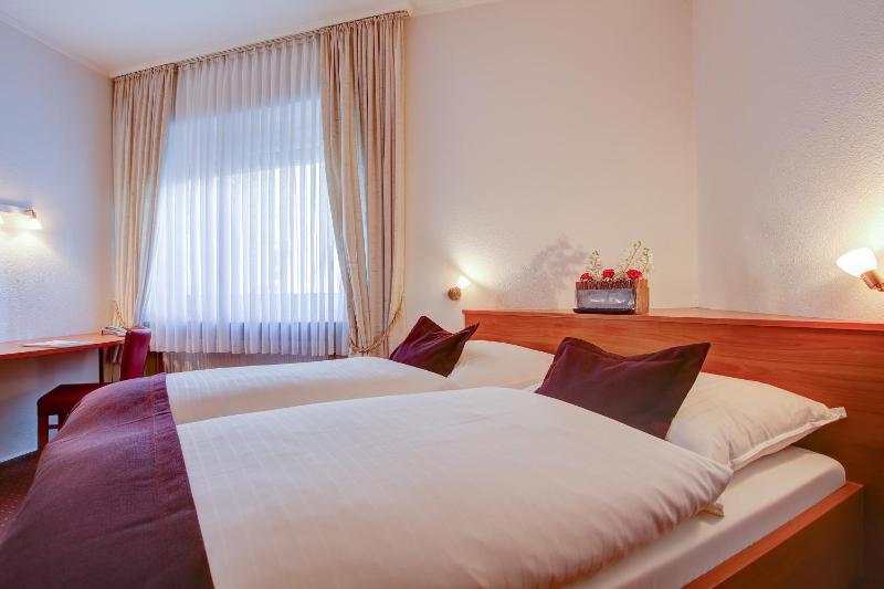 Economy Double Room image 1