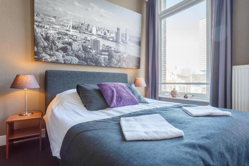 Family Room (5 Adults) image 2