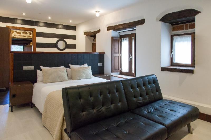 Superior Double Room image 3