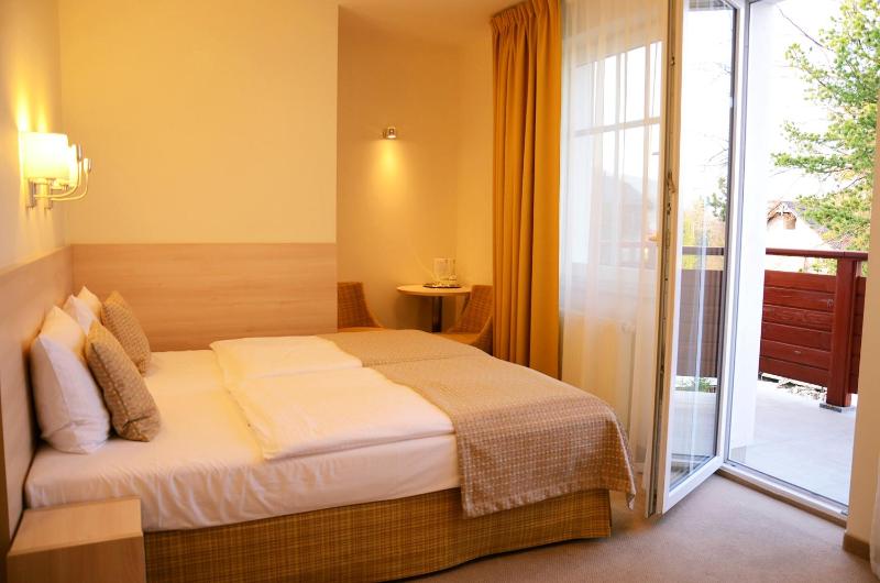 Double Room with Balcony image 4