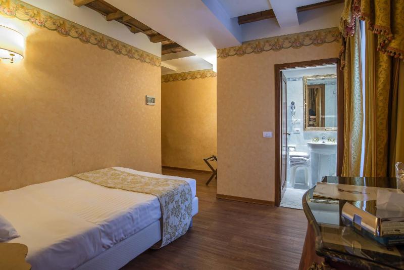 Classic Triple Room  image 4