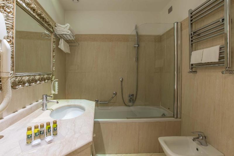 Superior Room image 4