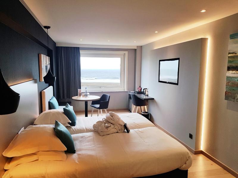 Comfort Twin Room with Sea View image 3