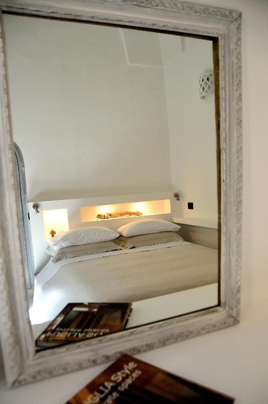 Deluxe Double or Twin Room with Balcony image 4