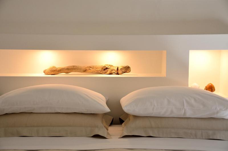 Deluxe Double or Twin Room with Balcony image 3
