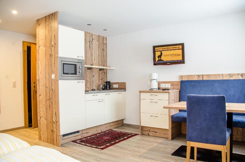 Studio Apartment image 3