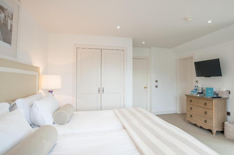 Twin Room with Inland View image 2