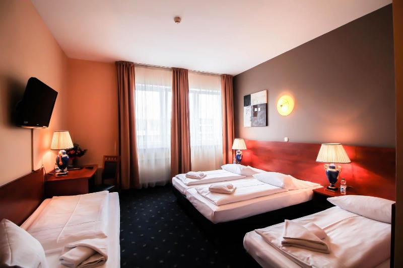 Quadruple Room image 4