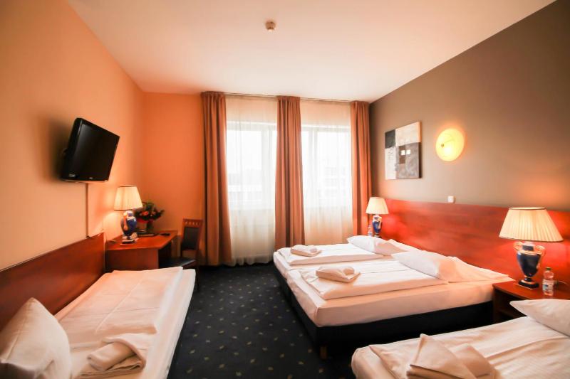 Quadruple Room image 3