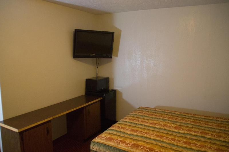 Queen Room - Non-Smoking image 2