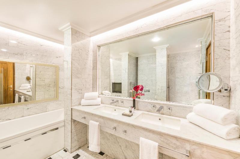 Savile Penthouse Suite image 4
