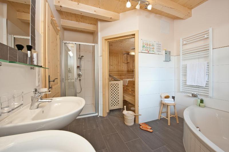 Chalet Deluxe with Private Sauna image 4
