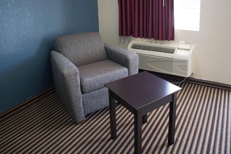 King Room - Non-Smoking image 2