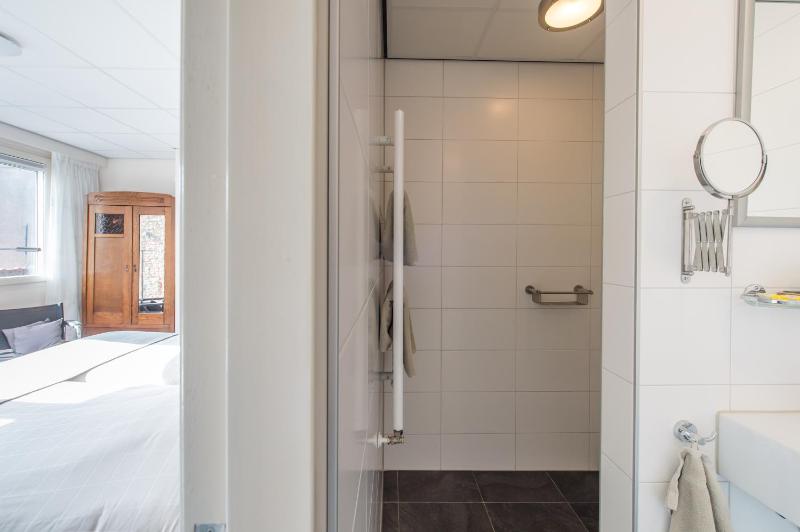 Deluxe Double Room with Balcony image 4