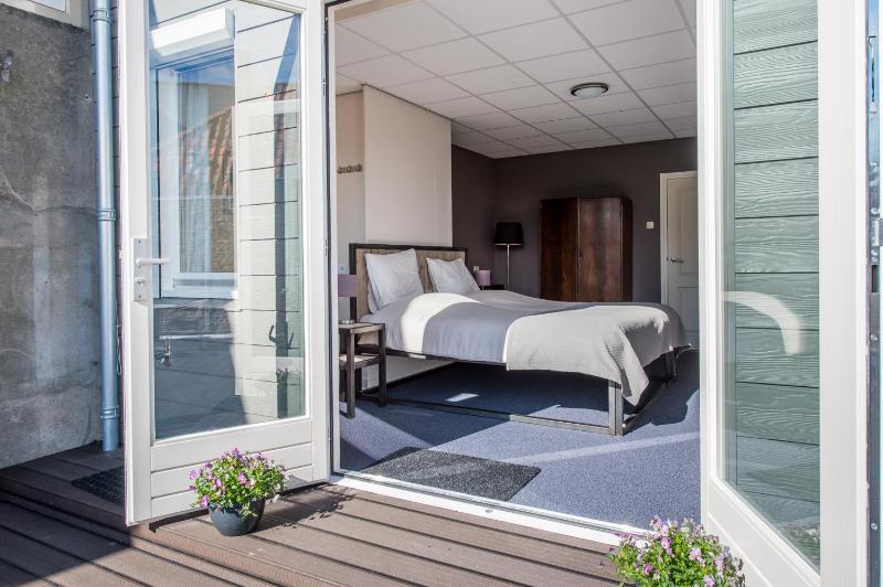 Double Room with Balcony image 3