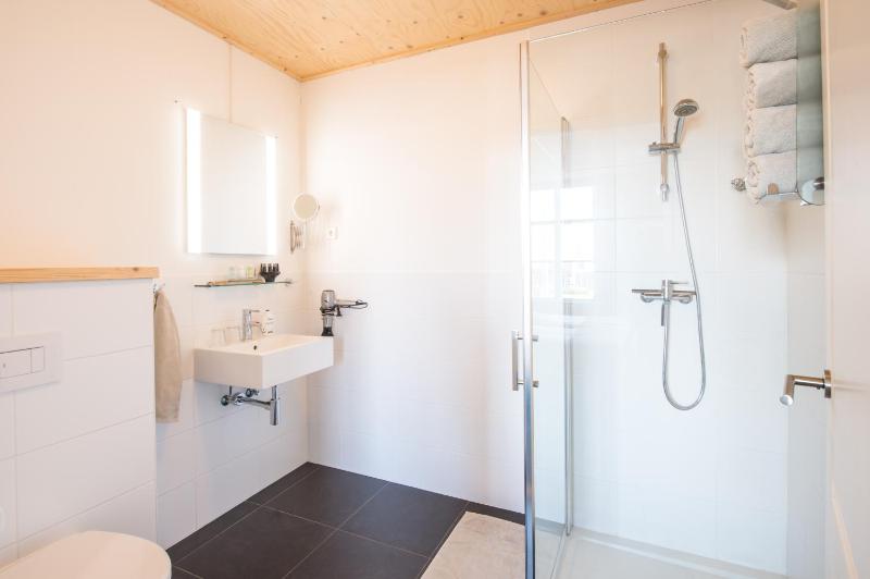 Double Room with Lake View image 2