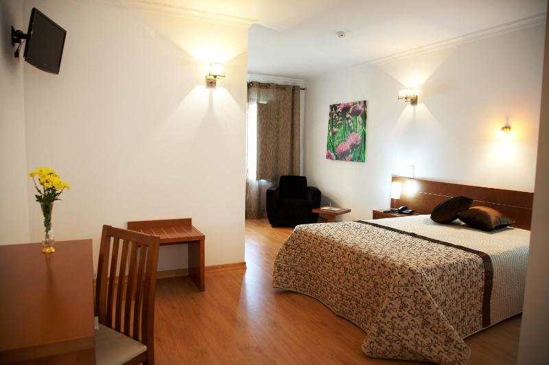 Double Room image 2
