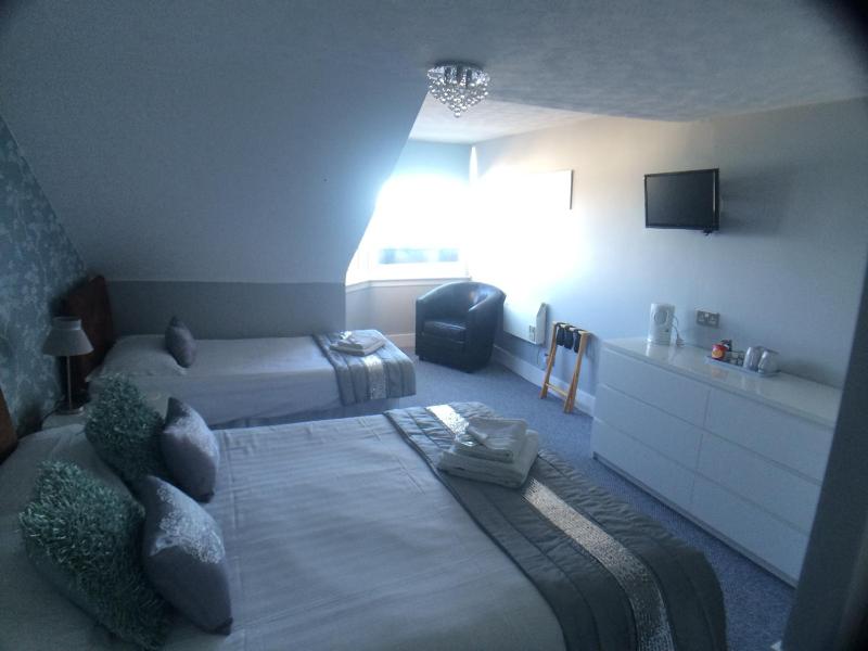 Family Room with Sea View image 2