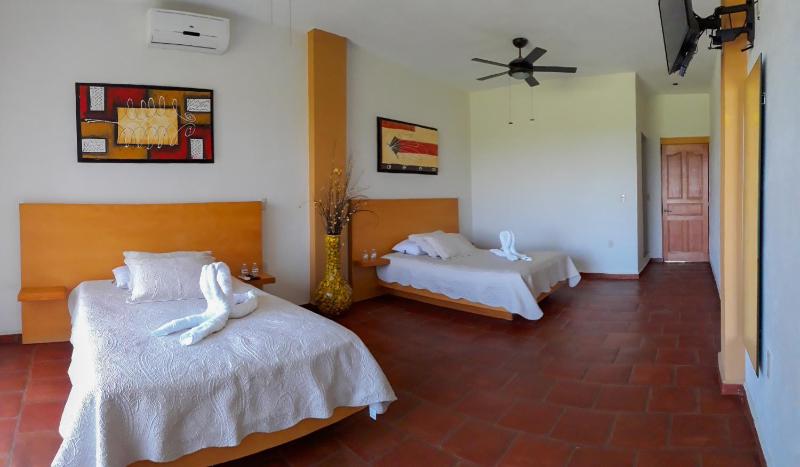 Twin Room image 2
