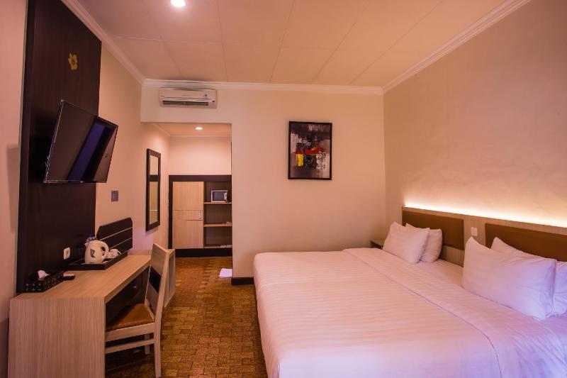 Lombok Garden Hotel - image 33