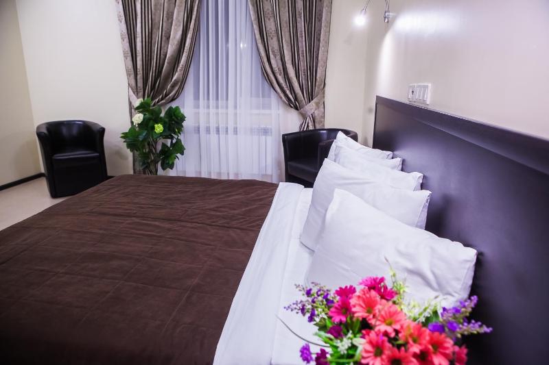 Double Room image 3
